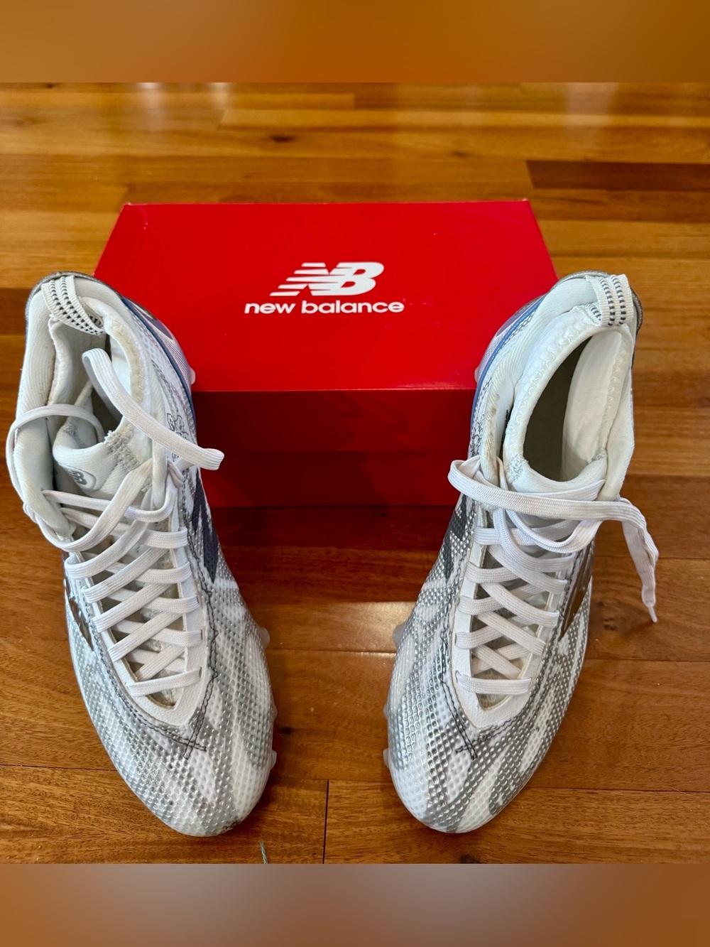 New Balance White and Gray Men 10.5 Athletic Cleats-Lacrosse
